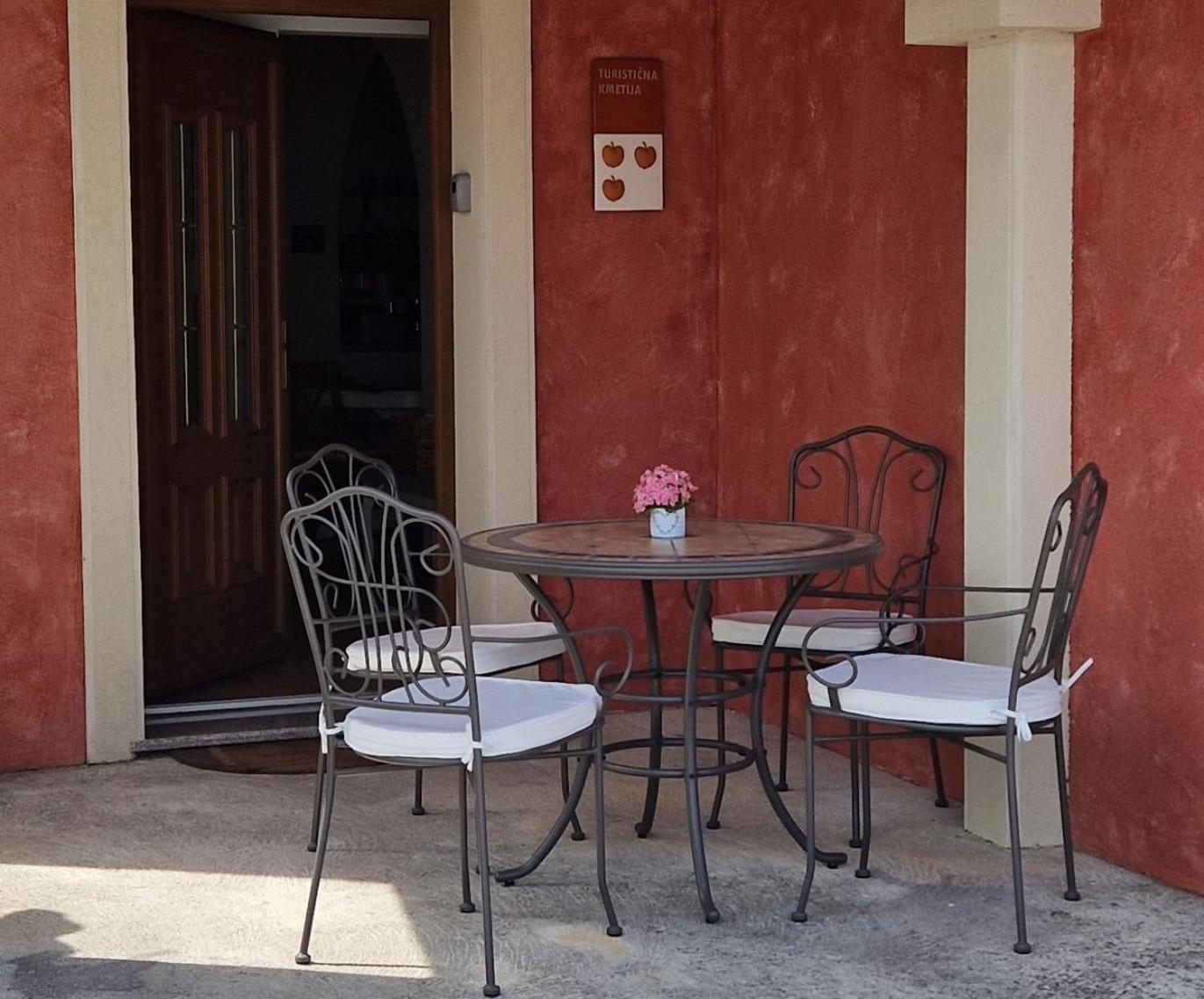 Wine & Apartment Vinales Koper Ngoại thất bức ảnh